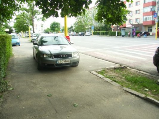 Scuarul de pe bulevardul Mamaia, transformat în parcare. Oamenii lui Dancu ridică din umeri!